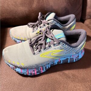 Brooks Gray and Blue Athletic Sneakers with Yellow Highlights